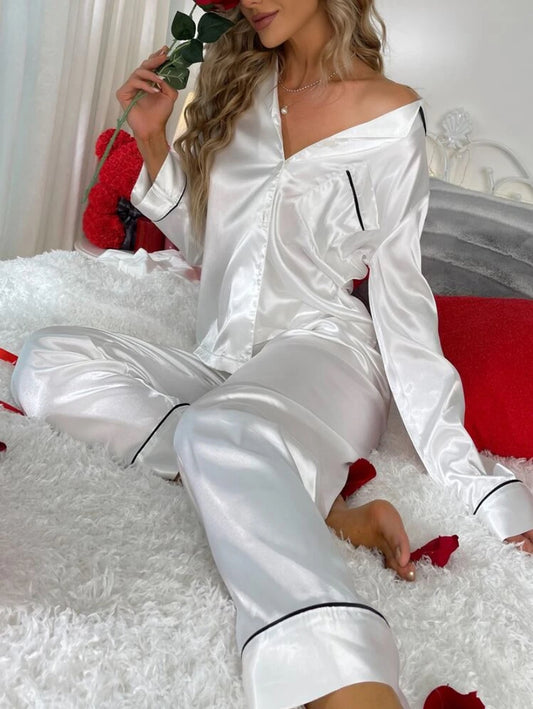 Ensemble de pyjama en satin pantalon et chemise avec devant boutonnage, col châle et lien de contraste, set blanc