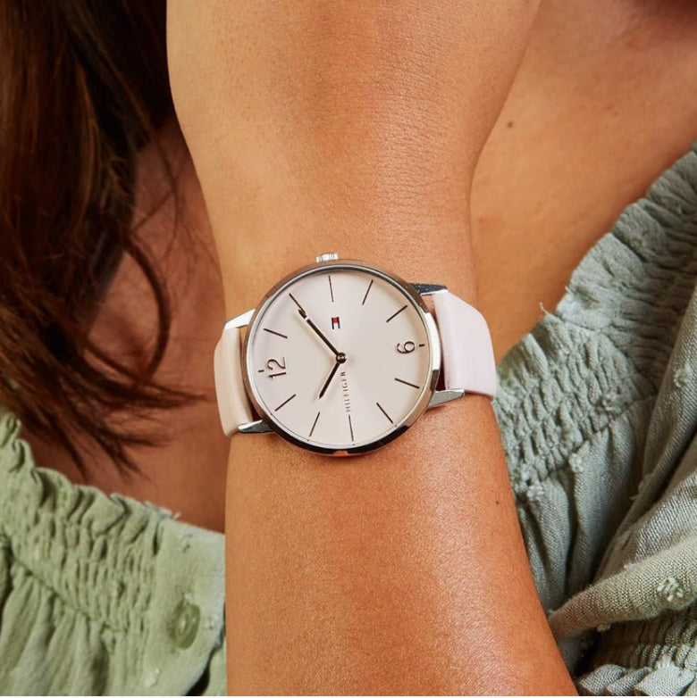 Tommy Hilfiger Montre Analogique à Quartz pour Femme avec Bracelet en cuir Rose